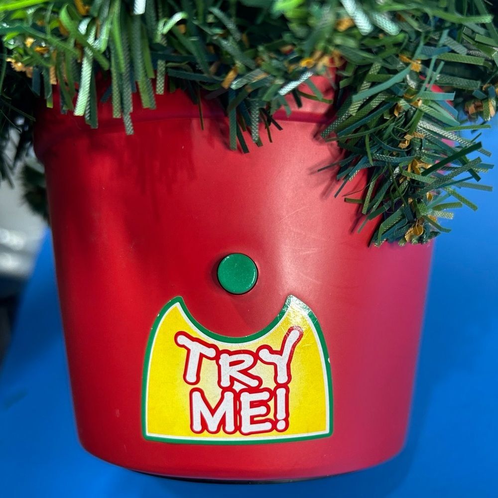 Talking Singing Christmas Tree Telco Pinecone Kid 1998 Telco Animated
-See Video - Picture 5 of 7
